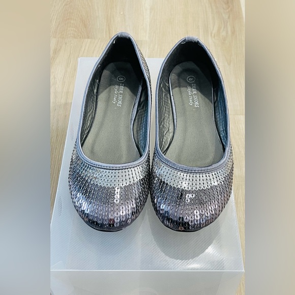✨2/$15✨NWOT-Sz.7-Flats with Sequins on Satin-Silver/Grey - Picture 2 of 4